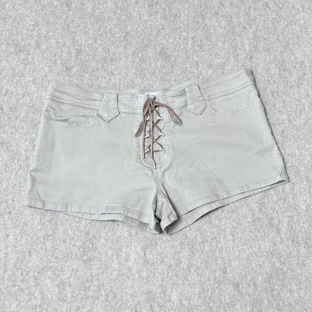 Charlotte-russe Women's Cream Shorts